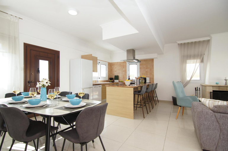 Others 5, Villa Alyson