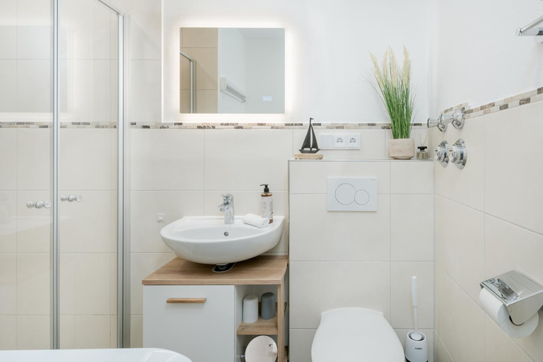 Bathroom 2, FENJOY Design Studio Apartment, Rosenheim