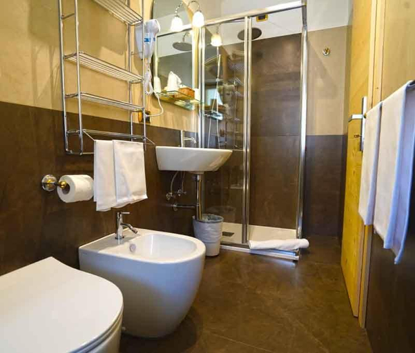 Bathroom, Rauzi Hotel Garni & apartments, Trento