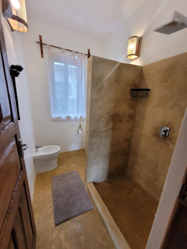 Bathroom 2, Iaia apartments, Kusini