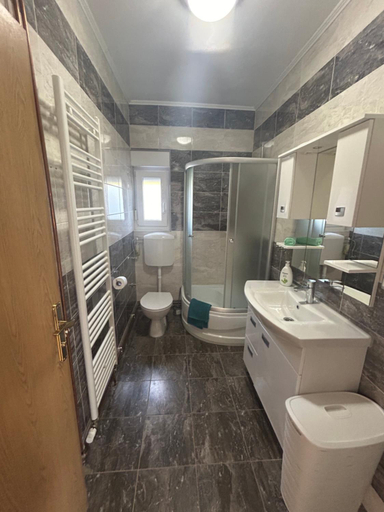 Bathroom 3, Apartments Nicole Wera, Nin
