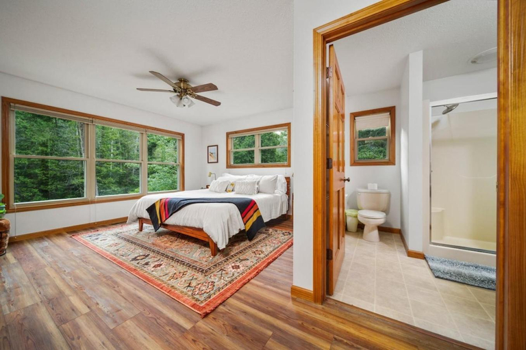 Bedroom 2, Firefly Lodge, Giant Riverview, Hot Tub, Woodstove, Grand Traverse