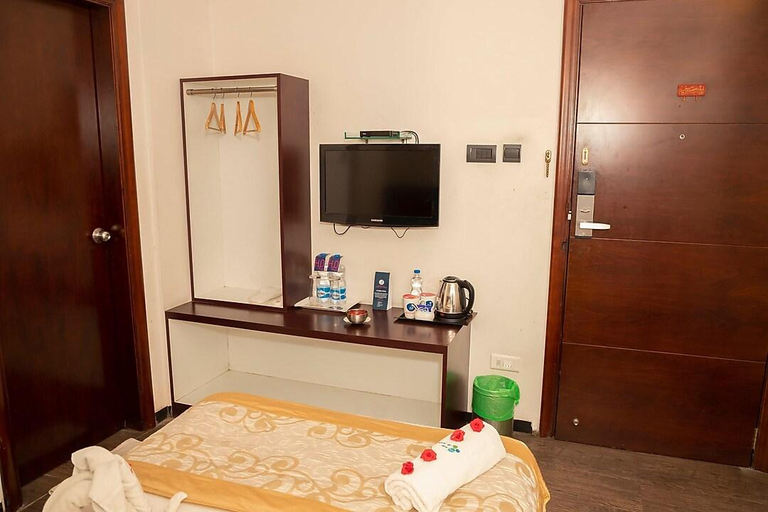 Bedroom 2, Hotel Le Pebble, Tiruppur