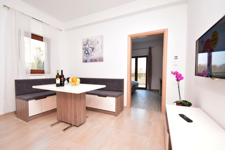 Others 4, Apartments Paklenica, Starigrad