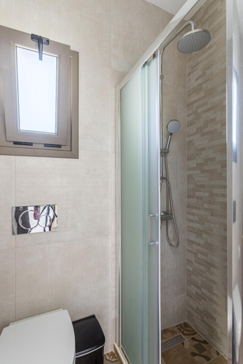 Bathroom 4, Lefkis apartments & studios, Peloponnese