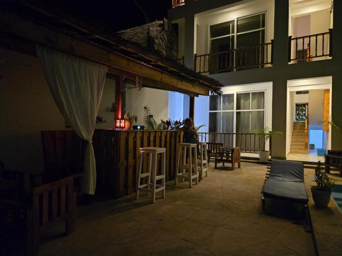 Food & Drinks 5, Lulubay Villa, Kusini