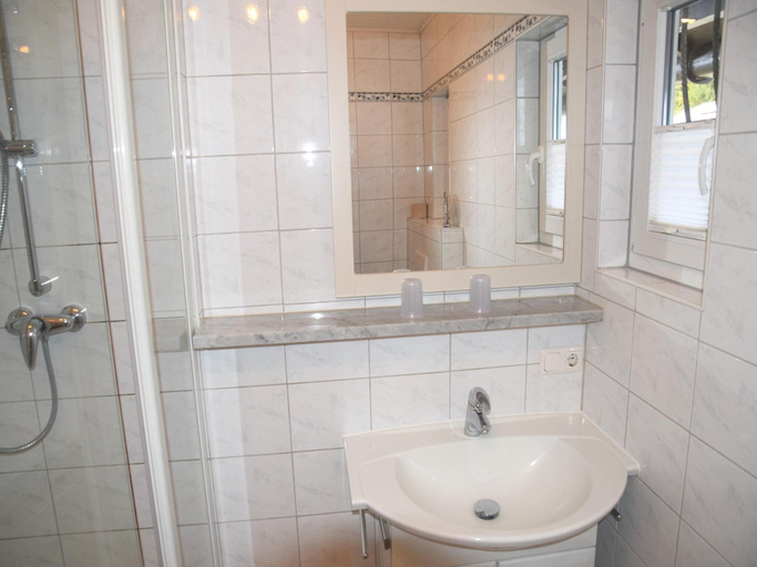 Bathroom, Garden Apartment in Fussen, Ostallgäu