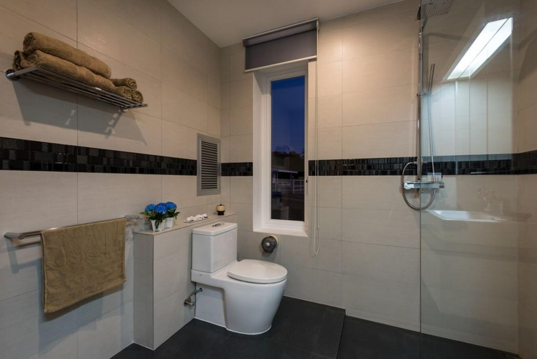 Bathroom 2, The Beach House Apartment, Ko Samui