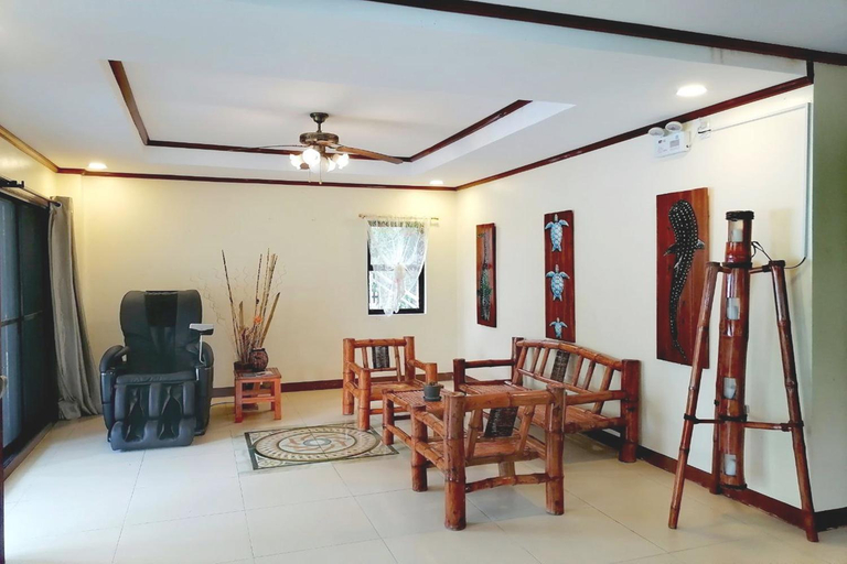 Public Area 3, Avila's Hostel Moalboal near Beach, Moalboal