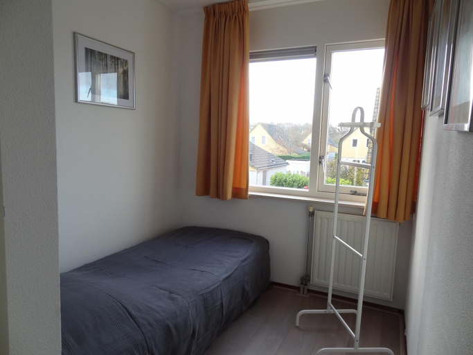 Bedroom 2, Holiday Home in Zeeland with Garden, Kapelle