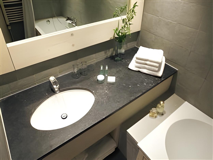 Bathroom 2, Le Ski d'Or Hotel, Savoie