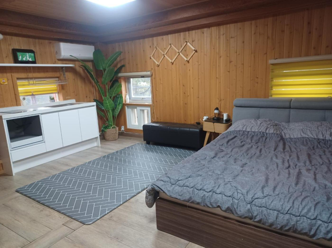 Bedroom 2, Vernia, Yeosu
