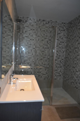 Shower 5, Villa Esmeralda, Málaga