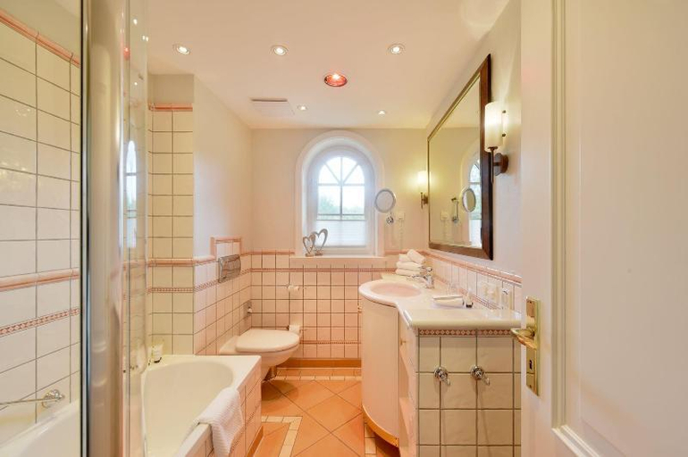 Bathroom 4, Relais & Chateaux Landhaus Stricker, Nordfriesland