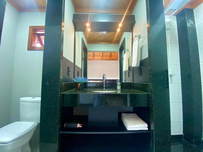 Bathroom 3, Villaggio dos Vinhedos, Garibaldi