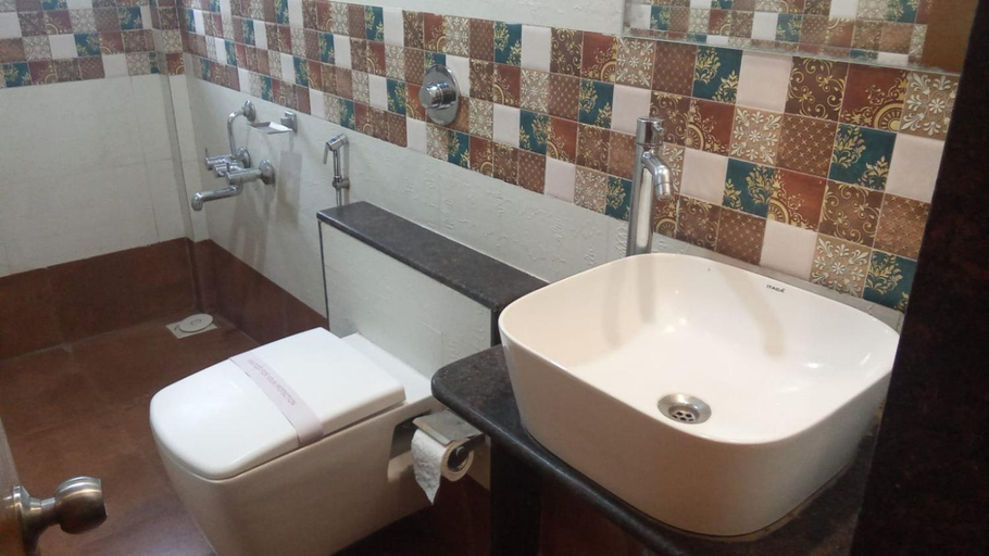 Bathroom 3, Hotel Samrat, Kolhapur, Kolhapur