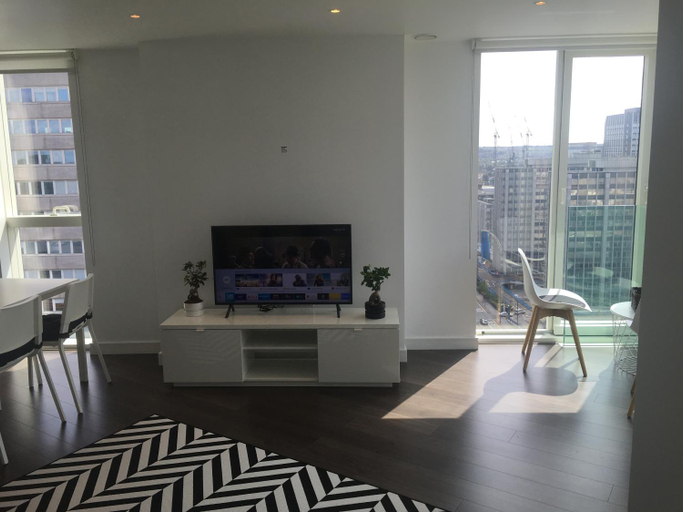 Others 3, GRAND SERVICED APARTMENTS*****, London