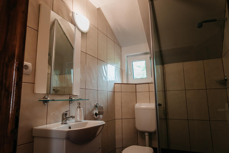 Bathroom, Moara de Piatra, Carta