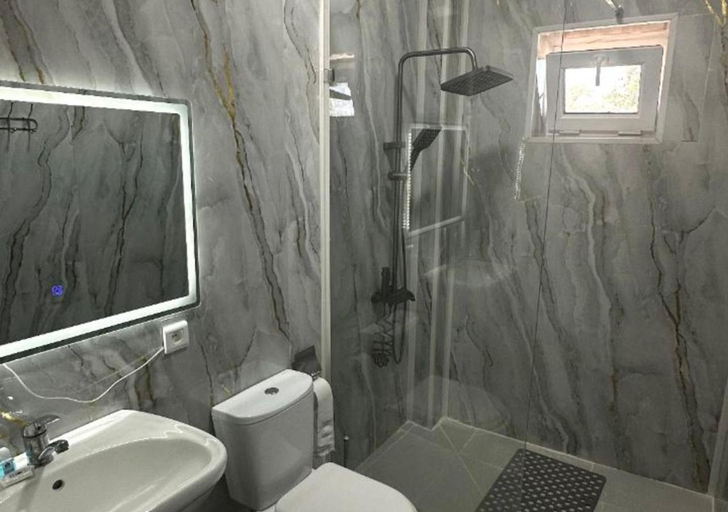 Bathroom 3, DELUXE hotel, Qibray