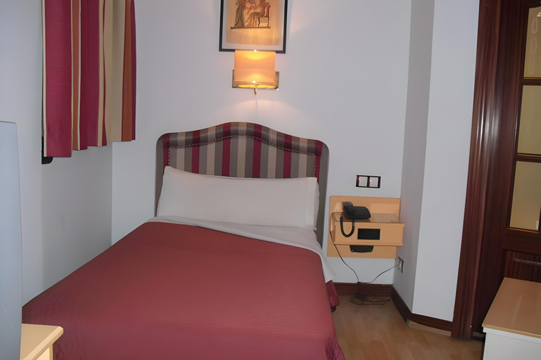 Bedroom 3, Tibur, Zaragoza