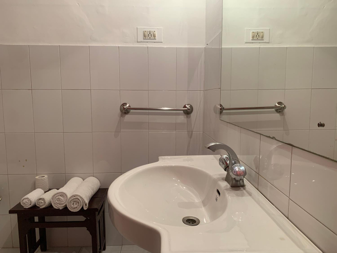 Bathroom 5, Hotel Bhairon Vilas, Bikaner