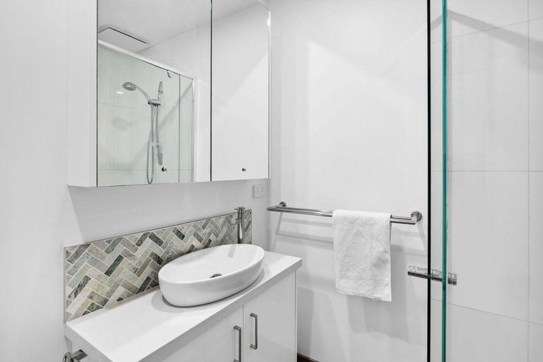Bathroom 3, Light House, Surf Coast - West