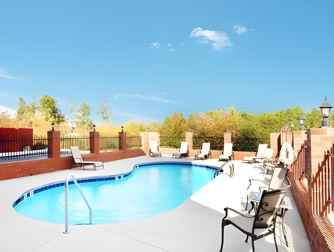 Sport & Beauty 2, Holiday Inn Express & Suites ROANOKE RAPIDS SE, Halifax