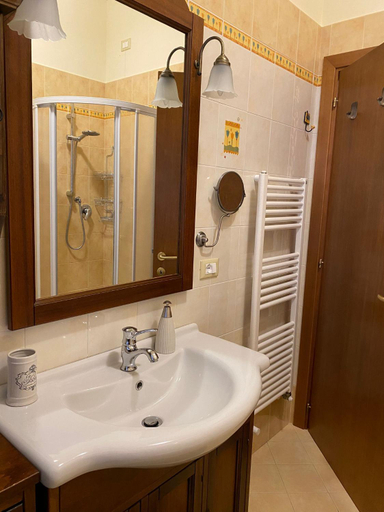 Bathroom 2, La valle delle api, Macerata