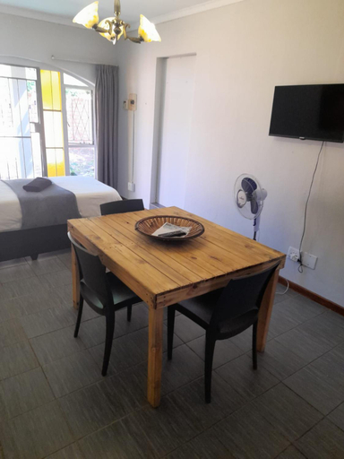 Others 4, 29B Zebra Street - InHimwe Guesthouse, Capricorn