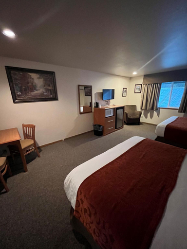 Bedroom 2, Seasons Motel, Lewis