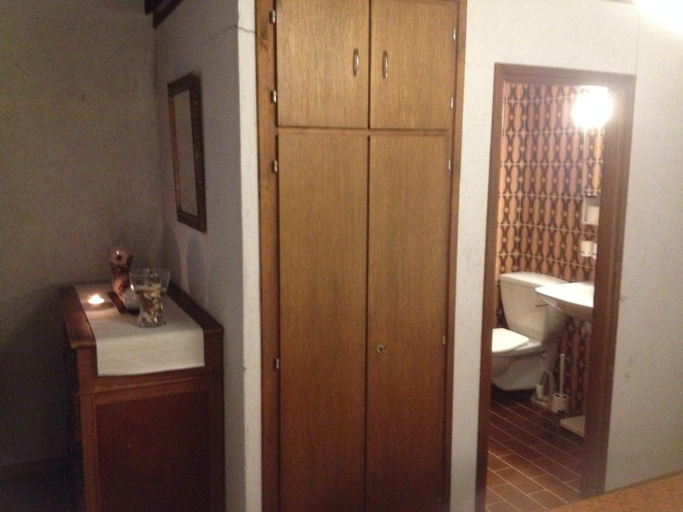 Bathroom 2, Helle Sonne, Locarno