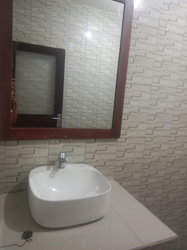 Bathroom 4, Me'Sari Guest House, Karangasem