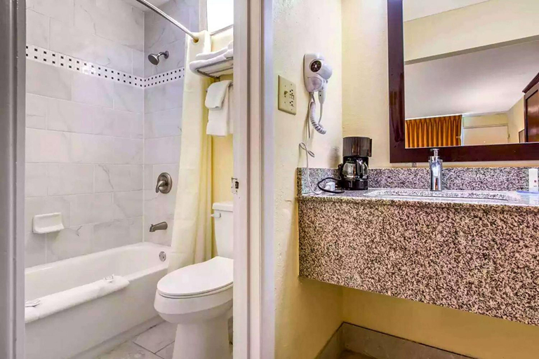 Bathroom, Ramada by Wyndham Santee I-95, Orangeburg
