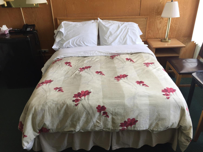 Bedroom 2, Falcon Lake Hotel, Division No. 1