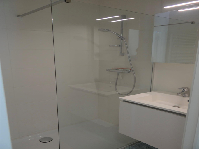 Bathroom, Apartment Nieuwpoort near Beach, West-Vlaanderen