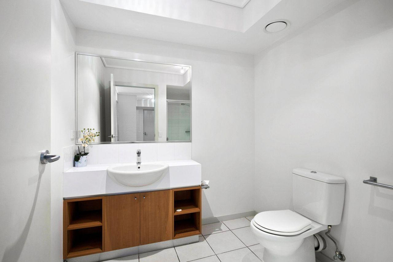 Others 3, Apartment 11 Pacific Apartments, Surf Coast - West