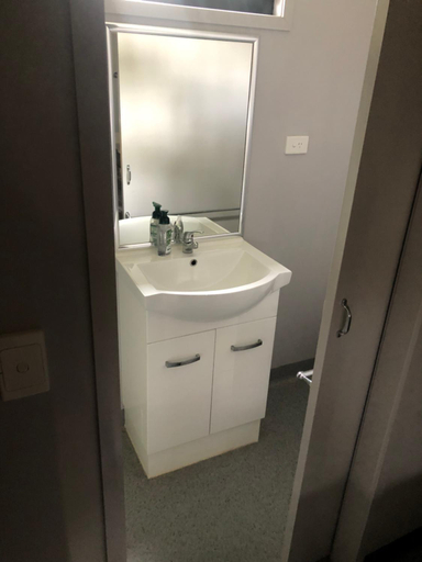 Bathroom, Happy Jacks Cabins and Offices, Cloncurry