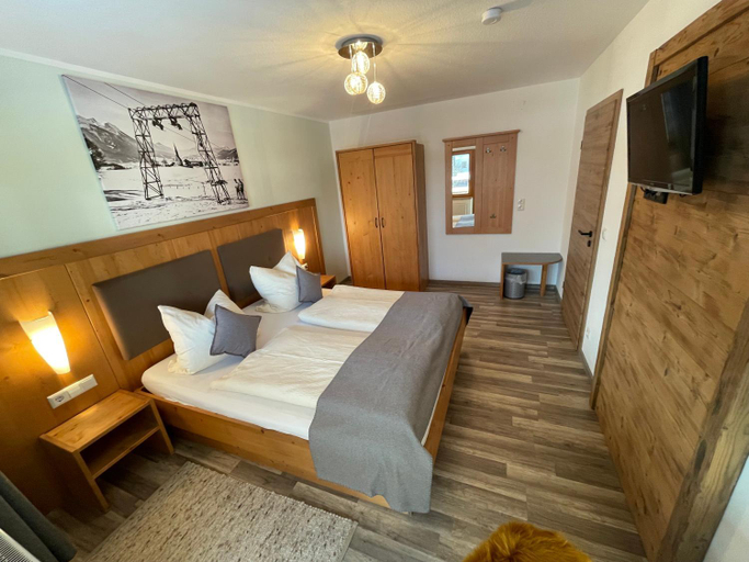 Bedroom 2, Gastehaus Aicher - Chiemgau Karte, Traunstein