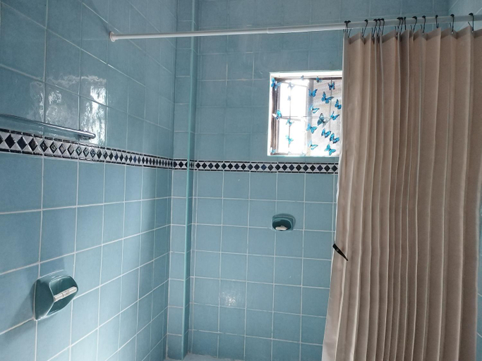 Bathroom 3, R & J Homestay in Naga Cebu, Naga City