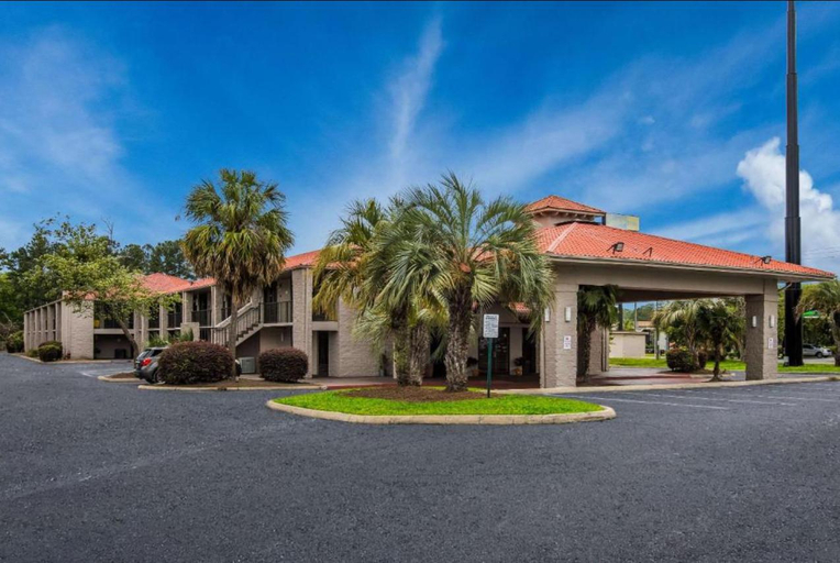 Exterior & Views 4, Super 8 by Wyndham Savannah, Chatham