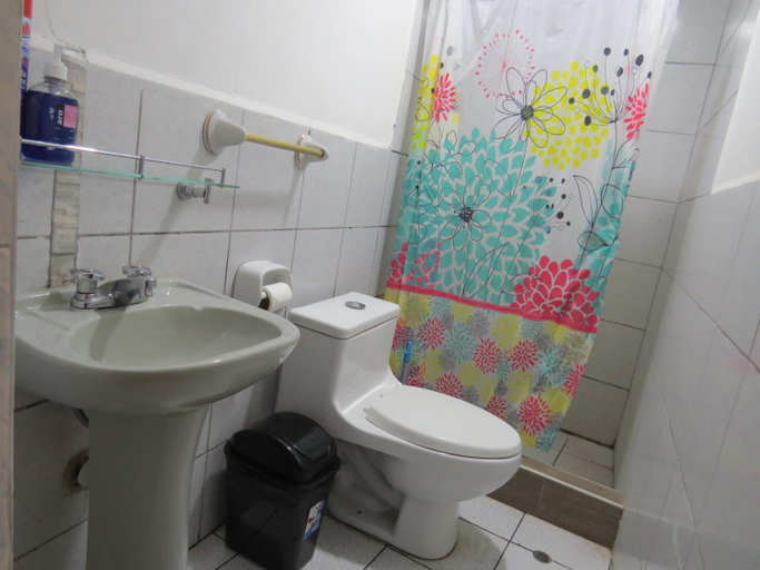 Bathroom 3, La Casa de Abril, Cusco