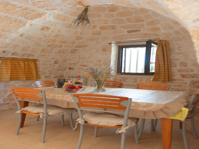 Food & Drinks, Holiday Home in Valle dItria with Pool, Brindisi