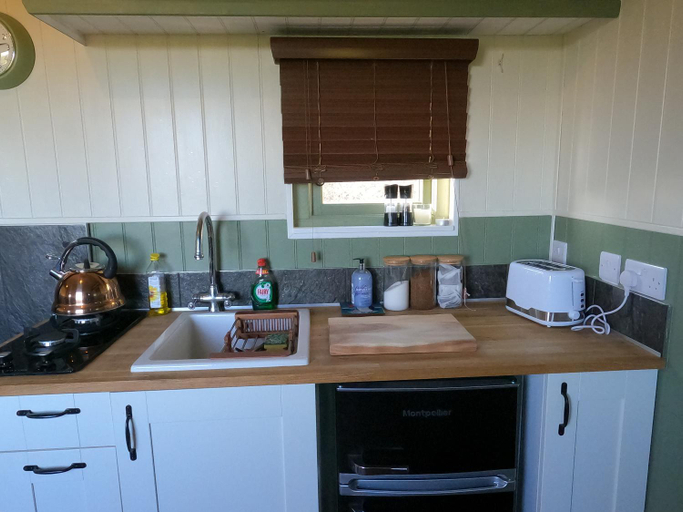 Facilities 4, Spring Grounds Farm Shepherd Huts, Oxfordshire