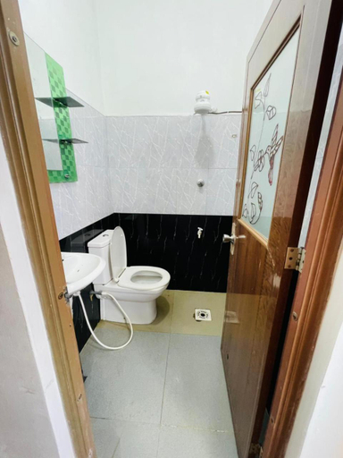 Bathroom, New Eagle Best Inn, Haputale
