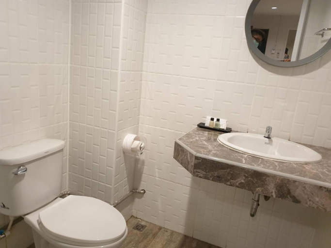 Bathroom 4, Aiyapach Inn, Muang Chon Buri