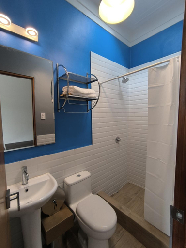 Bathroom 3, Flying Dog Hostel, Lima