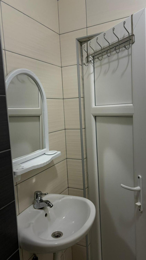 Bathroom 3, EMA apartments