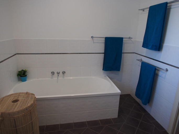 Bathroom 3, 3-Bedroom House -Government Road, 117a 'Pollys' View' - FREE WIFI & PET FRIENDLY, Port Stephens