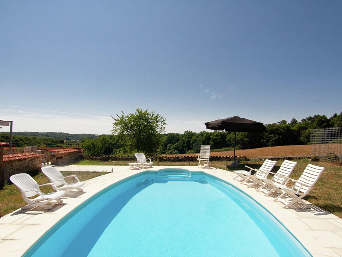 Sport & Beauty 5, Cottage in France with Private Terrace, Charente