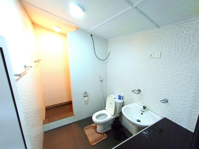 Bathroom 5, Giragala Village, Weligama